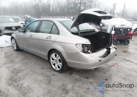 2009 Mercedes-Benz C 300 Luxury 4Matic/Sport 4Matic z USA, uszkodzony, nr VIN WDDGF81X89R070531